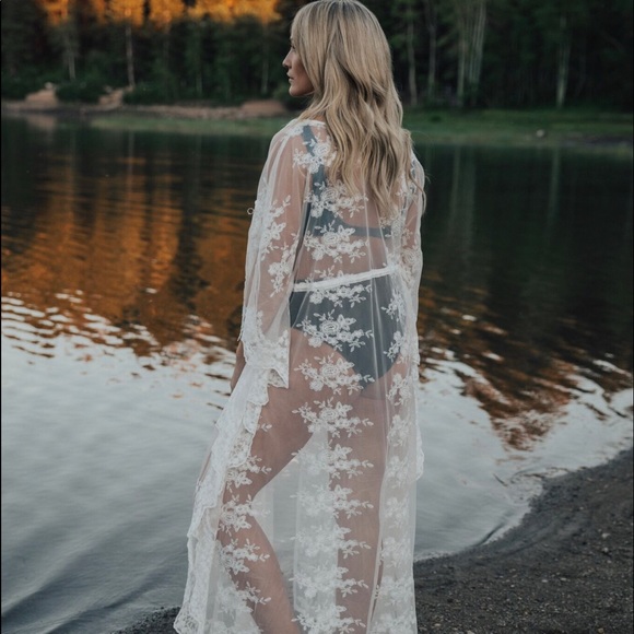 White Lace Kimono - Picture 3 of 4